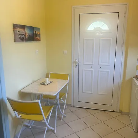 Casa Blu Apartment Nikiana